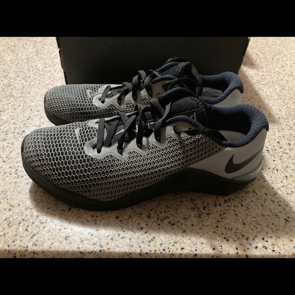 Women’s Nike Metcon 5 size 8.5